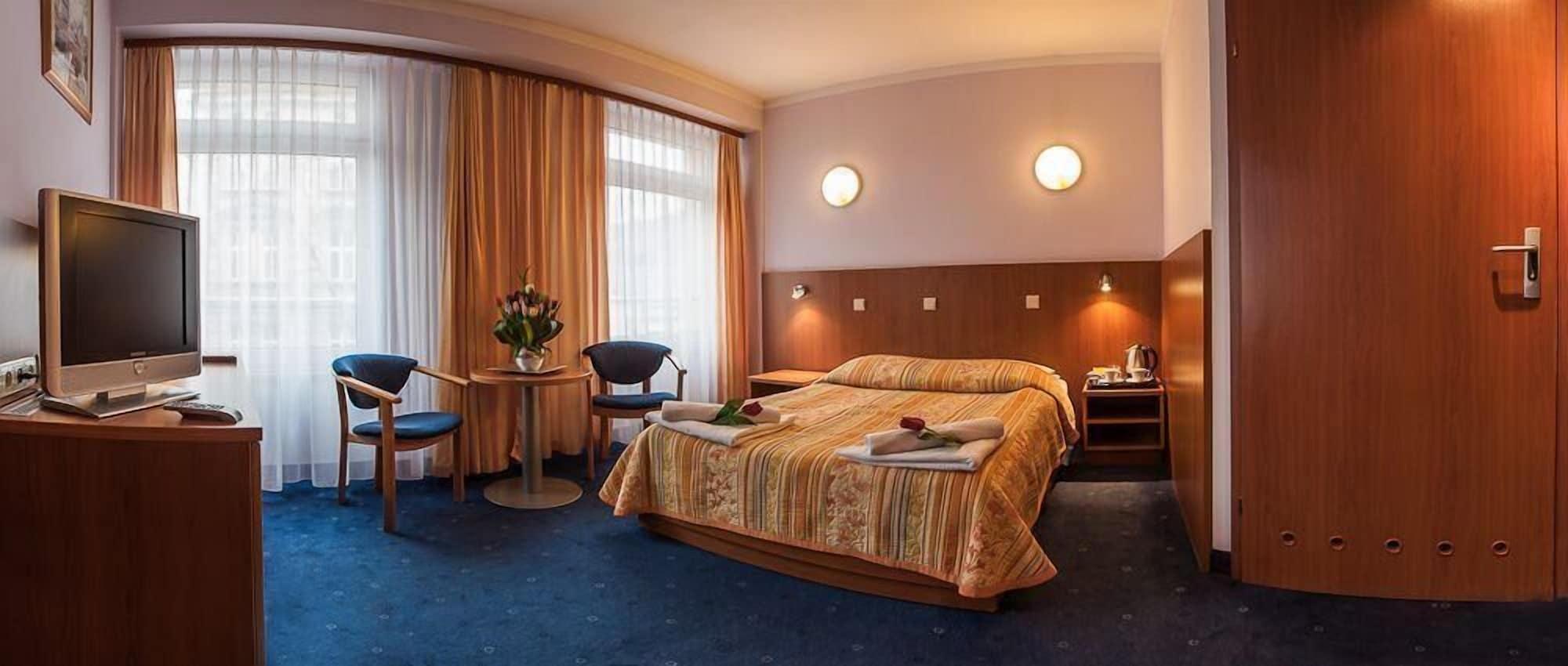 Alexander 3*